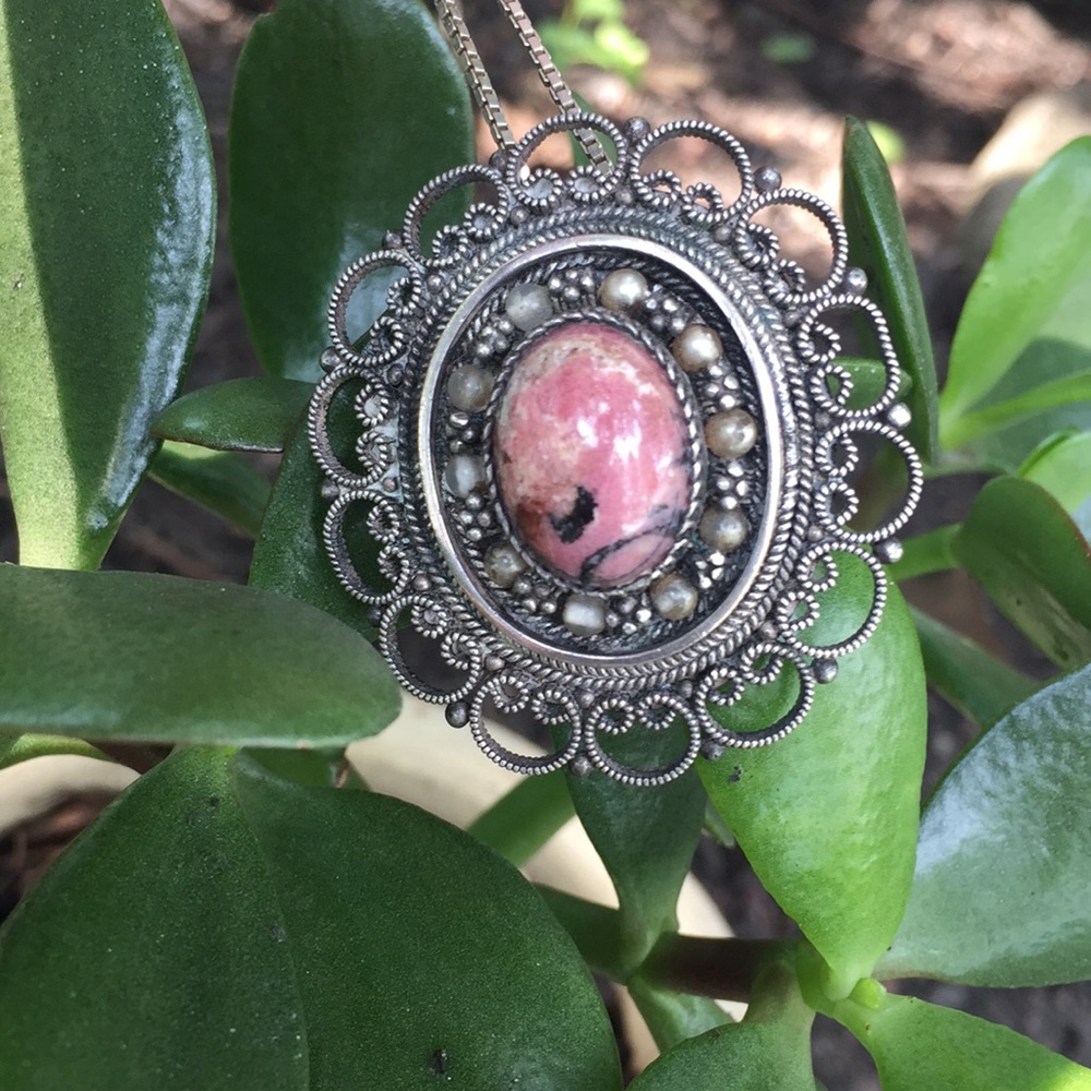 Vintage pink agate pendant/ broach